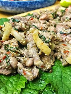 Hình của món Dê Tía tô áp chảo.