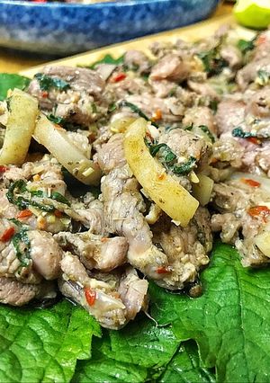 Hình của món Dê Tía tô áp chảo.