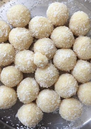 A picture of COCONUT Ladoo.