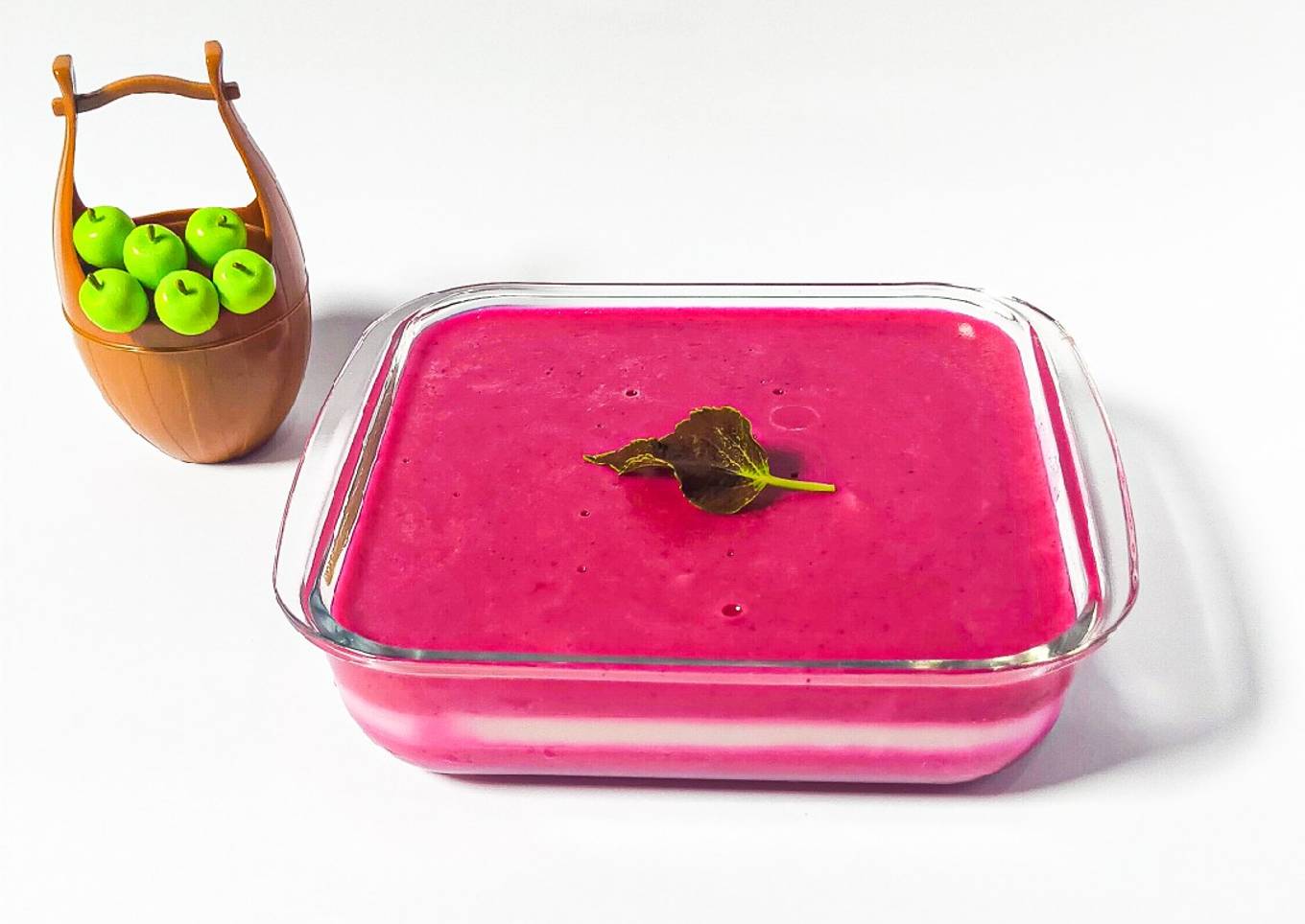 Puding Susu Buah Naga