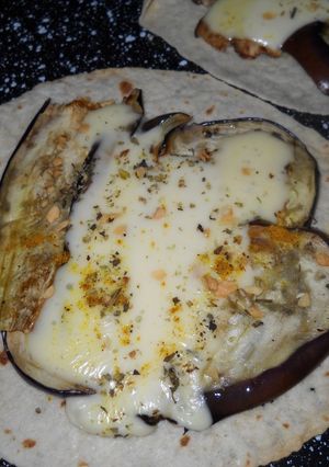 Una foto de Queso ranchero con berenjenas grilladas