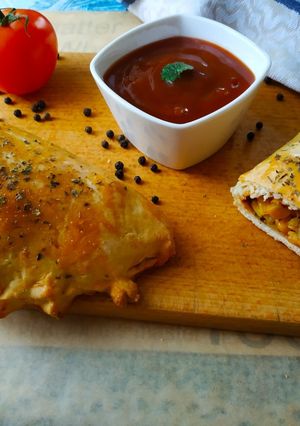 Zdjęcie przepisu Obfity Pieróg Calzone.
