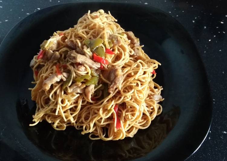 Fideos chinos con cerdo y verduras