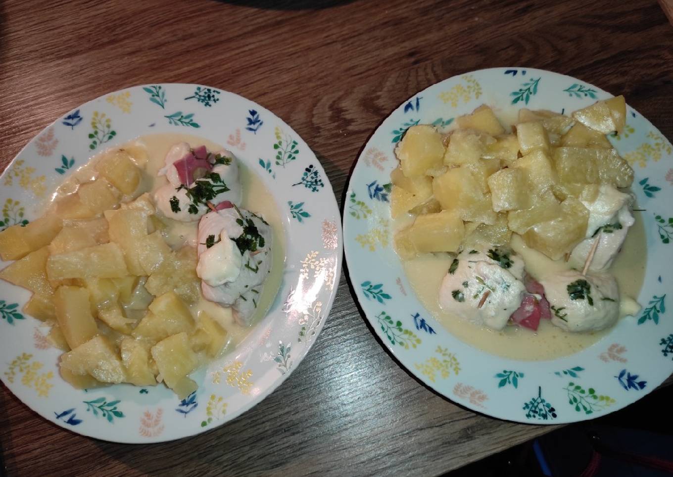 Pechugas de pollo rellenas en salsa de cerveza