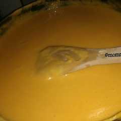 A picture of Saus keju (cheese sauce).