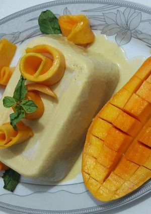 A picture of 🍧🍧🍧🍦Mango ice cream🍦🍧🍧🍧.
