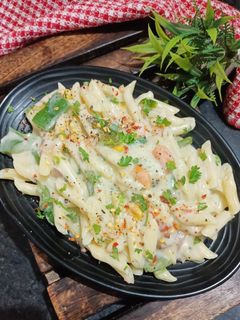व्हाइट सॉस पास्ता (white sauce pasta recipe in Hindi) रेसिपी मुख्य फोटो