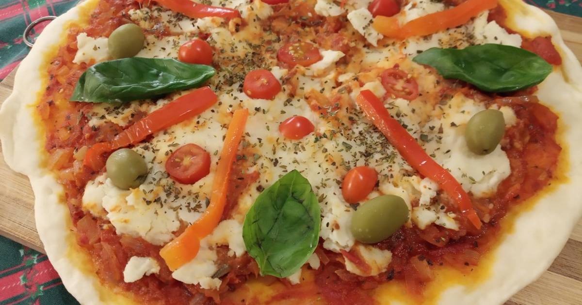 Pizza vegana con albahaca, tomates cherry y morrón ? Receta de Jazmin ?-  Cookpad