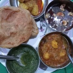 A picture of Khatti meethi saunth or chutney.