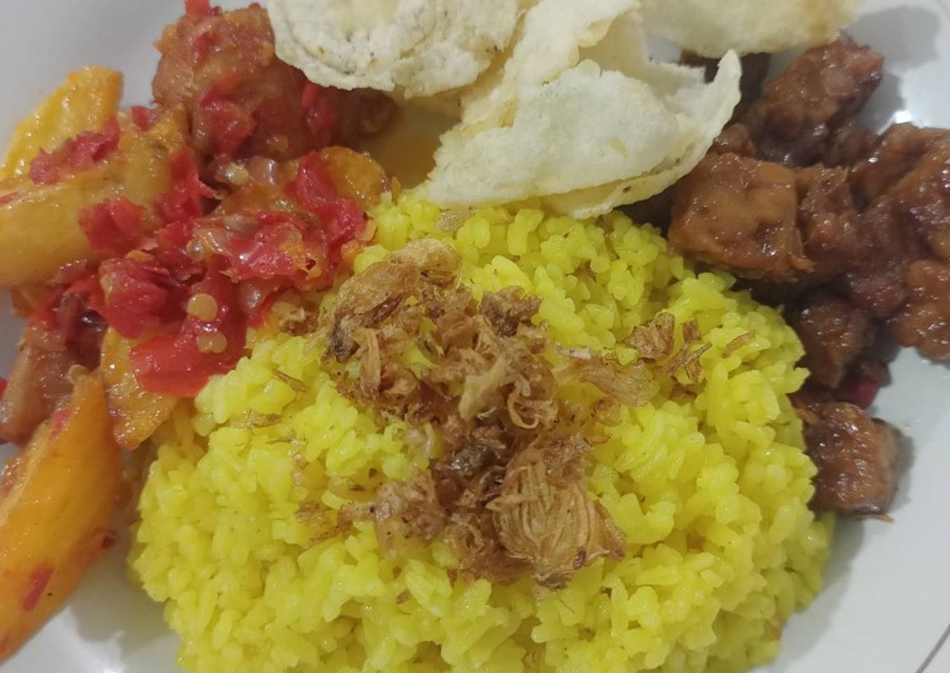 Cara Gampang Menyiapkan 13. Nasi Kuning yang Enak
