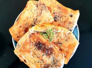 Una foto de Pan Plano de Tomillo/ Mtabaq AlZaatar/ الزعتر مطبق