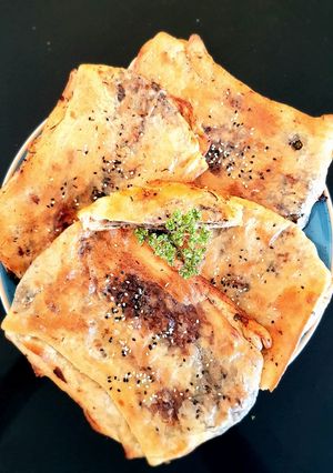 Una foto de Pan Plano de Tomillo/ Mtabaq AlZaatar/ الزعتر مطبق
