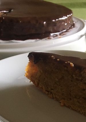 Foto de Bolo de Cenoura criativo com Cobertura de Brigadeiro