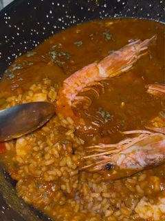 Una foto de Arroz meloso de marisco con langostino, gambones y pota