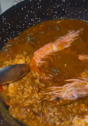 Una foto de Arroz meloso de marisco con langostino, gambones y pota