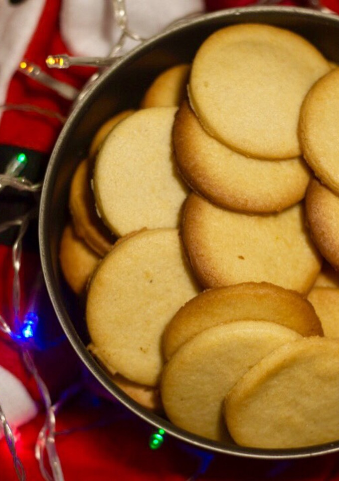 Una foto de Galletas de mantequilla y limón 🌆🌲