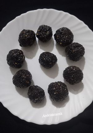 A picture of Black sesame ladoo.