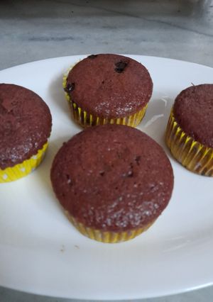 A picture of Red velvet chocochips muffins.