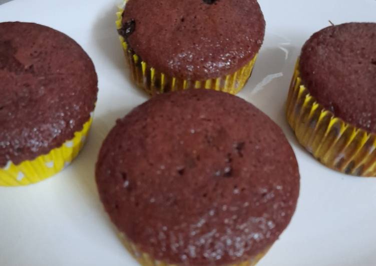 Red velvet chocochips muffins