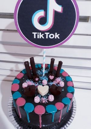 Una foto de Drip cake tik tok