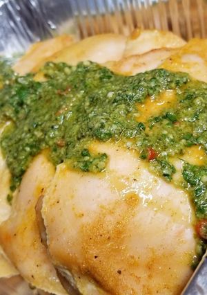 Una foto de Pechugas de Pollo en Salsa Pesto Criolla