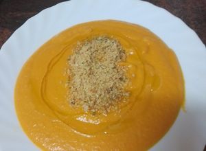 Foto principal de Crema de verduras asadas con almendras picadas
