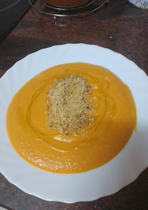 Foto principal de Crema de verduras asadas con almendras picadas
