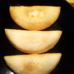A picture of Empanadas de jamón y queso.