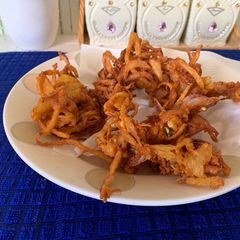A picture of Crispy aloo pakora.