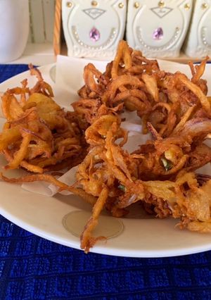 A picture of Crispy aloo pakora.