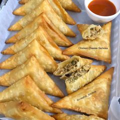 A picture of Chicken Cheese Samosa.