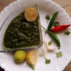 A picture of Green chutni/podena ki chutni.