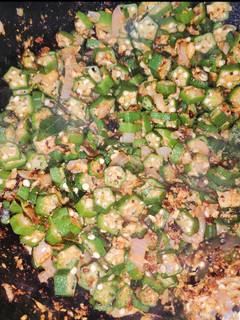 வெண்டைக்காய் பொரியல்(ladys finger poriyal recipe in tamil) செய்முறை முக்கிய புகைப்படம்