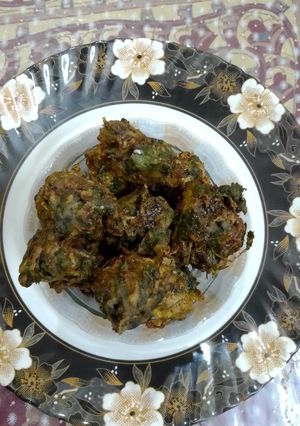 ধনে পাতা ও বাঁধাকপির পকোড়া(dhone pata o bandhakopir pakoda recipe in bengali) রেসিপির প্রধান ছবি
