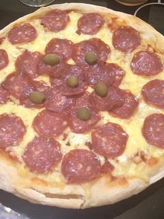 Una foto de Salami pizza 🍕