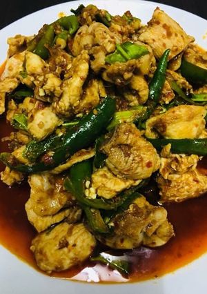 รูปของ ผัดเผ็ดไก่ไทยแบบน้ำมันเยิ้ม