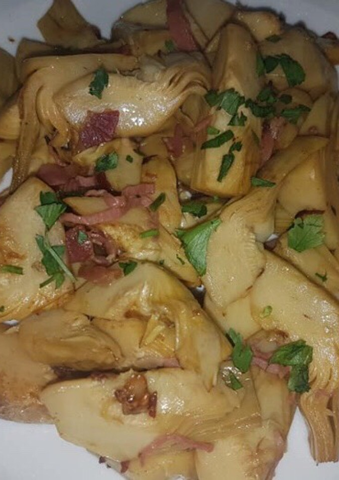Una foto de Alcachofas con jamón y ajo