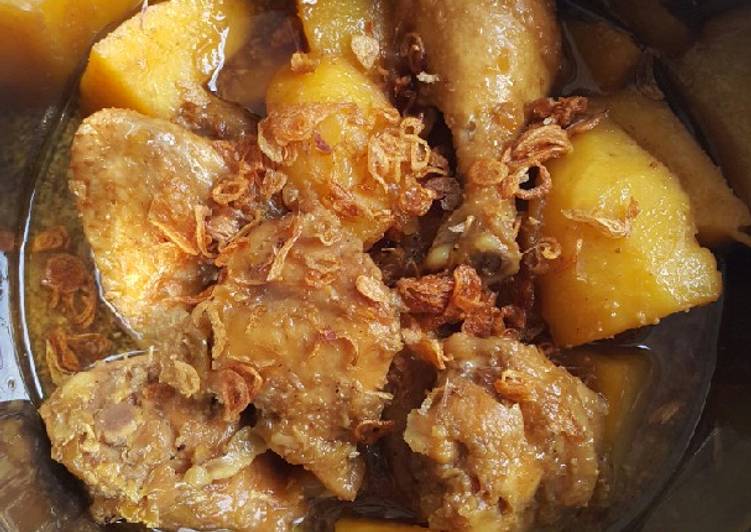 Semur Ayam dan Kentang