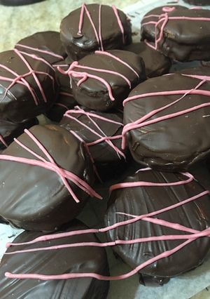 Una foto de Alfajores de chocolate fáciles y económicos
