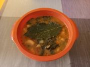 Una foto di zuppa con il cavolo