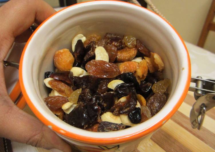 Boozy Fruit Soak For Your Christmas Cake