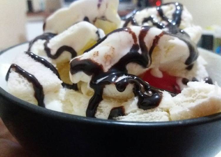 Langkah Mudah untuk Membuat Vanilla Ice Cream with topping Anti Gagal