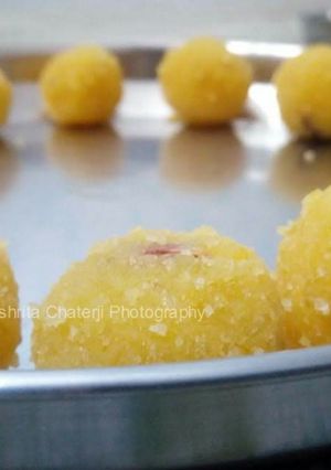 A picture of Moong Dal Laddoo without sugar.