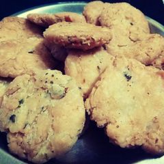 A picture of Masala Mathri.