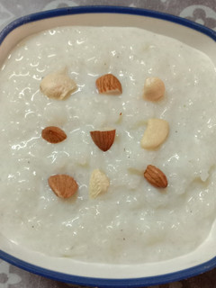 ચોખા ની ખીર (Rice Kheer Recipe In Gujarati) રેસીપી મુખ્ય ફોટો