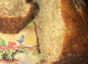 Una foto de Budín de banana húmedo y fácil 🍌🥣