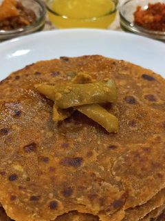 દૂધી ના અચારી થેપલા (Dudhi Aachari Thepla Recipe In Gujarati) રેસીપી મુખ્ય ફોટો