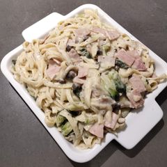 A picture of Creamy Fettuccine Carbonara.