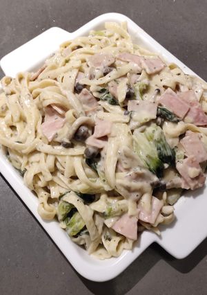A picture of Creamy Fettuccine Carbonara.