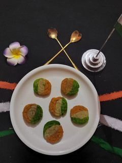 A picture of Tri color chanar sandesh.